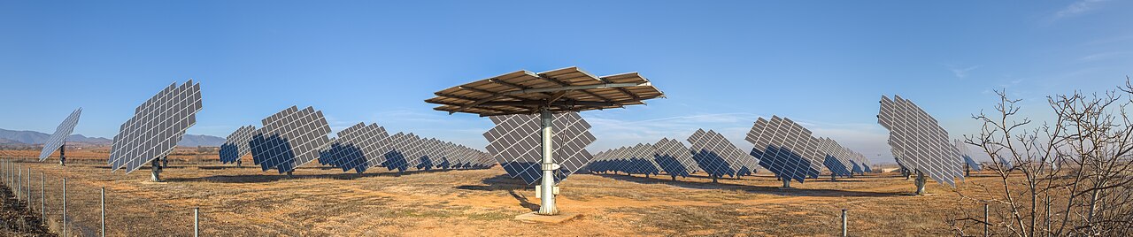 File:Paneles solares en Cariñena, España, 2015-01-08, DD 09-12 PAN.JPG