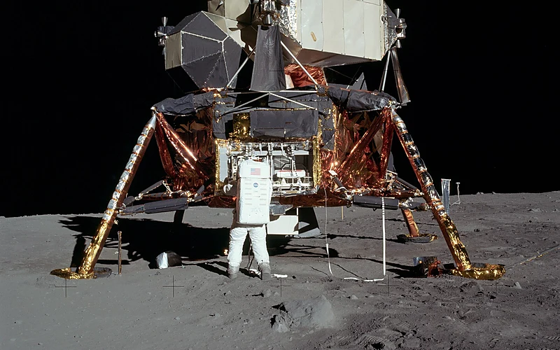 图1:阿波罗 11 号登月舱(NASA,公有领域)